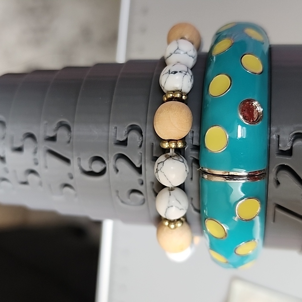 Bracelet BUNDLE 2 Piece STREACH BLING  AND  BEADED BRACELET
